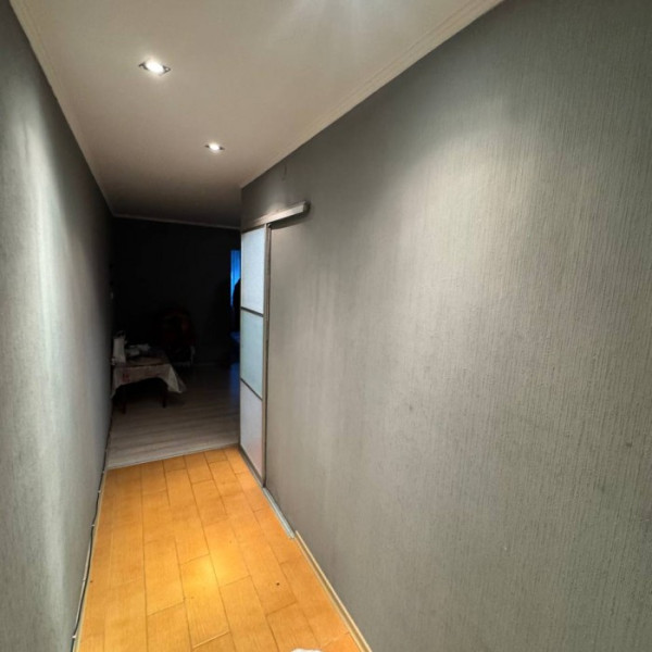 Продается 2-х комнатная квартира в центре г. Луганска (площадь Героев ВОВ)