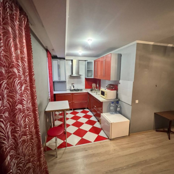 Фото Продается 2-х комнатная квартира в центре г. Луганска (площадь Героев ВОВ)