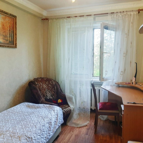 7415 Продам 4х комн. квартиру в р-не СШ 7