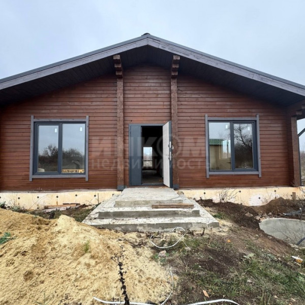 Продам дом в городе Луганск район Областной Больницы