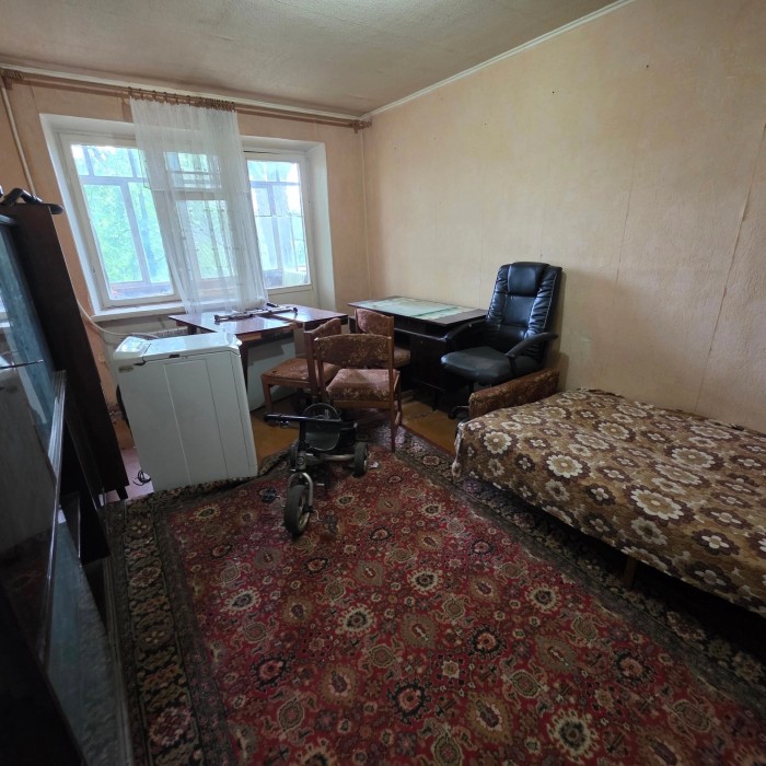 Продам 3к кв. Комарова