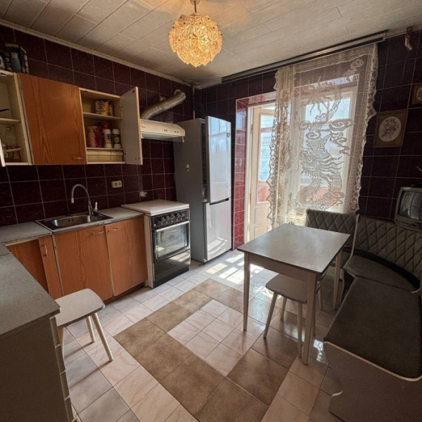 Продам 2к ул. Титова Центр Города