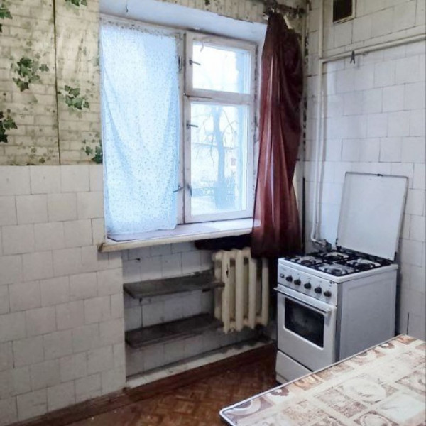 Продам 3- х комнатную квартиру на кв. 50 лет Октября 1/5 эт.