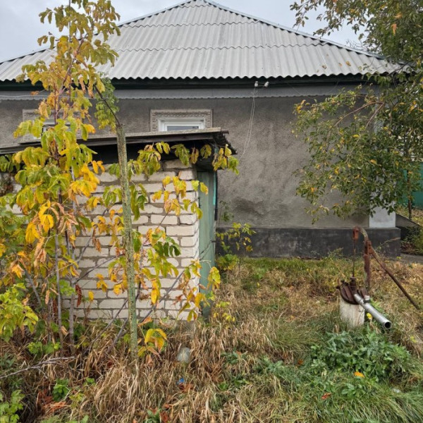 Фото Продаётся дом с флигелем на участке в центре Станицы Луганской по ул. 5 линия