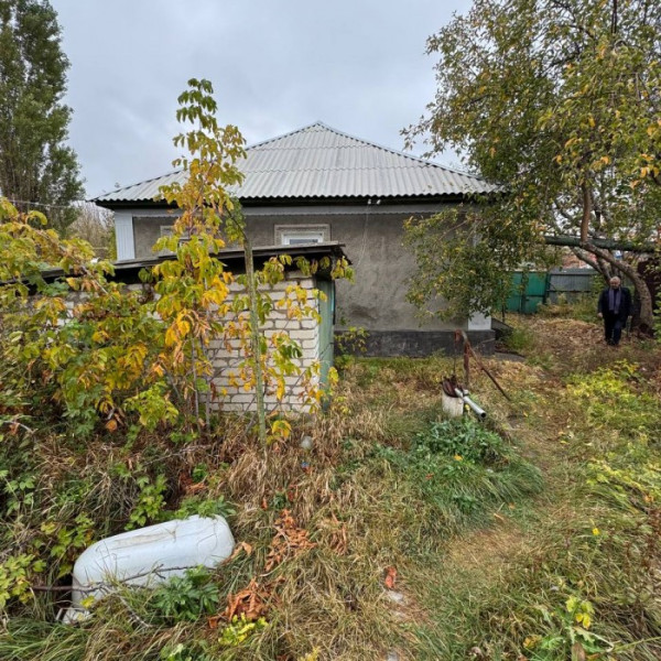 Фото Продаётся дом с флигелем на участке в центре Станицы Луганской по ул. 5 линия