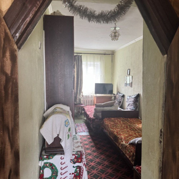 Продам 2-х комнатную квартиру на площади Обороны , район 39 школы