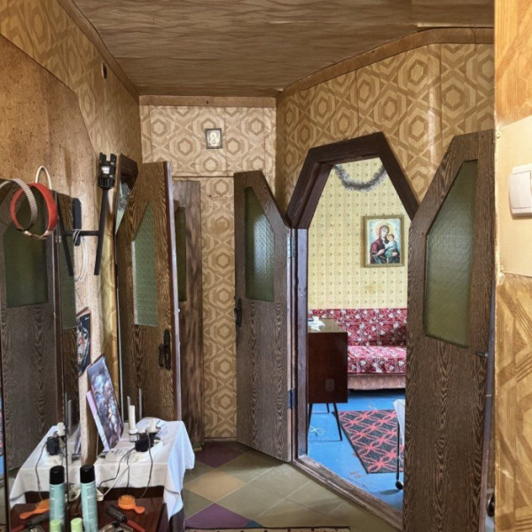 Фото Продам 2-х комнатную квартиру на площади Обороны , район 39 школы