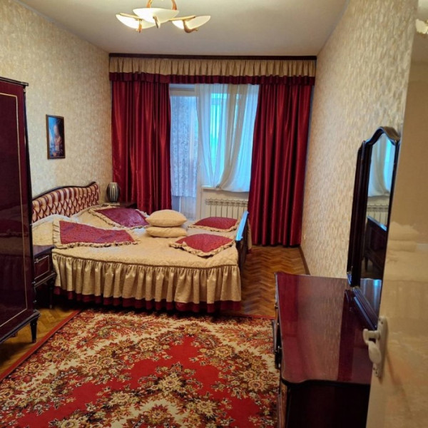 Фото Продам 3-комнатную квартиру кв. Комарова, этаж 10/12