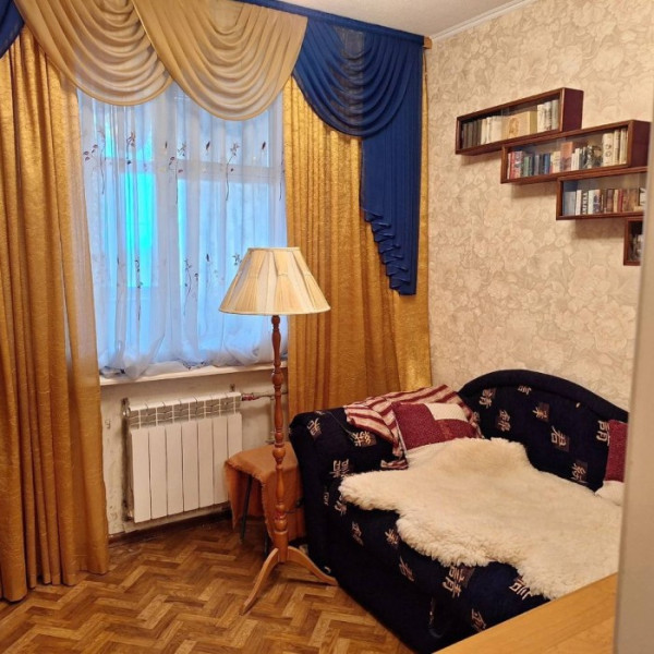 Продам 3-комнатную квартиру кв. Комарова, этаж 10/12