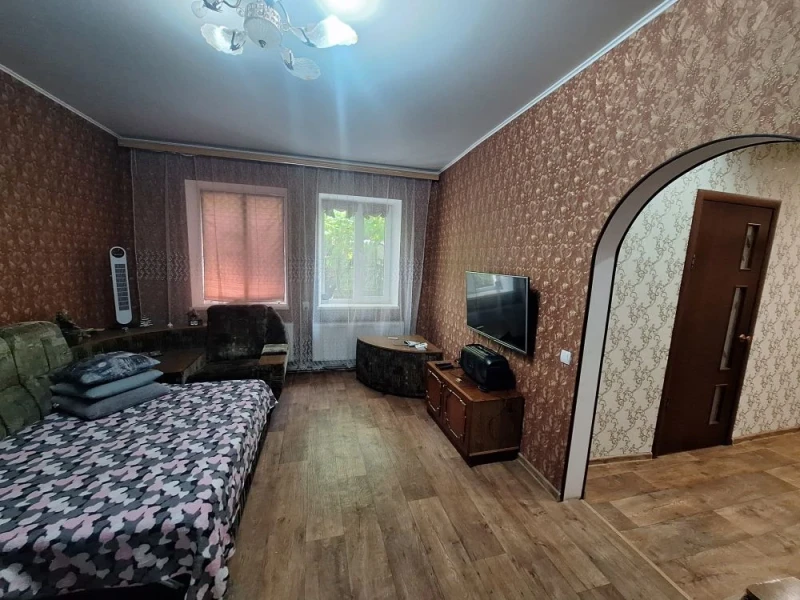 Продаётся 3-комнатный дом в городе Брянка (Криворожье), ул. Суворова.
