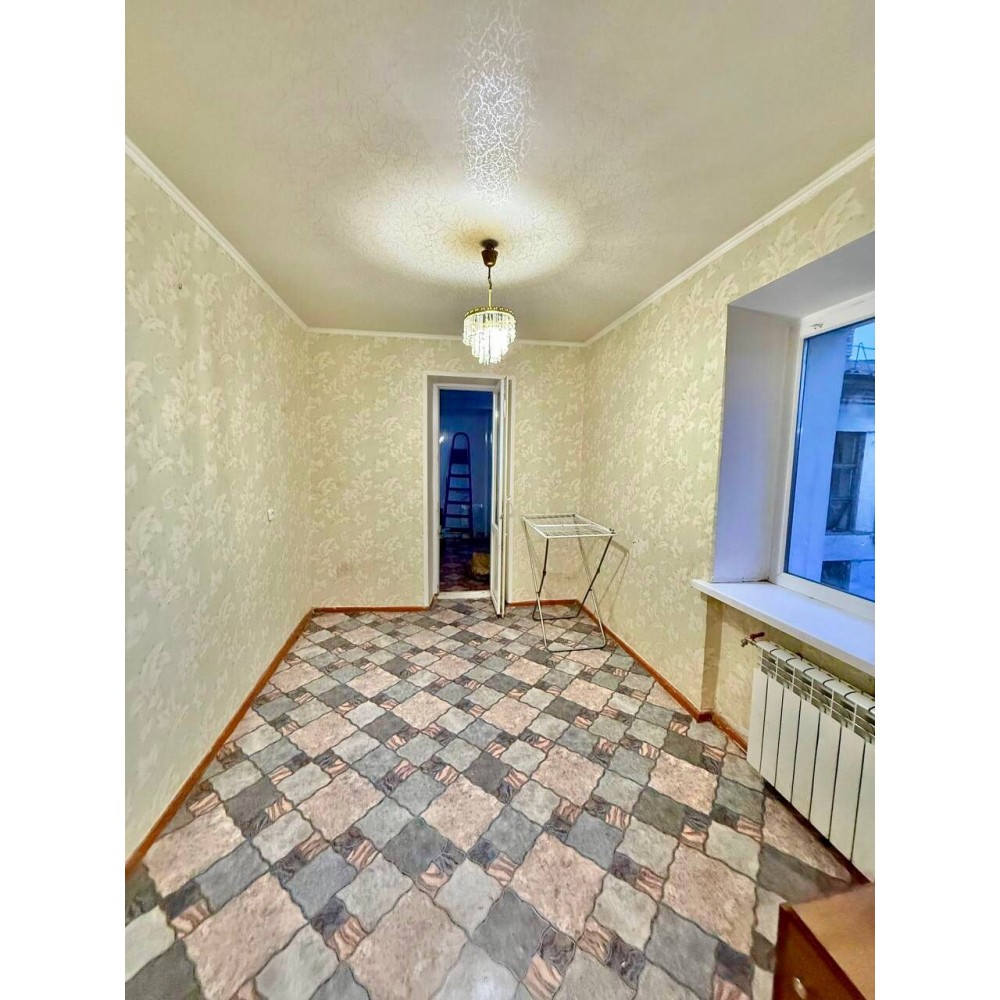 4-комн. квартира, кв-л Комарова 14