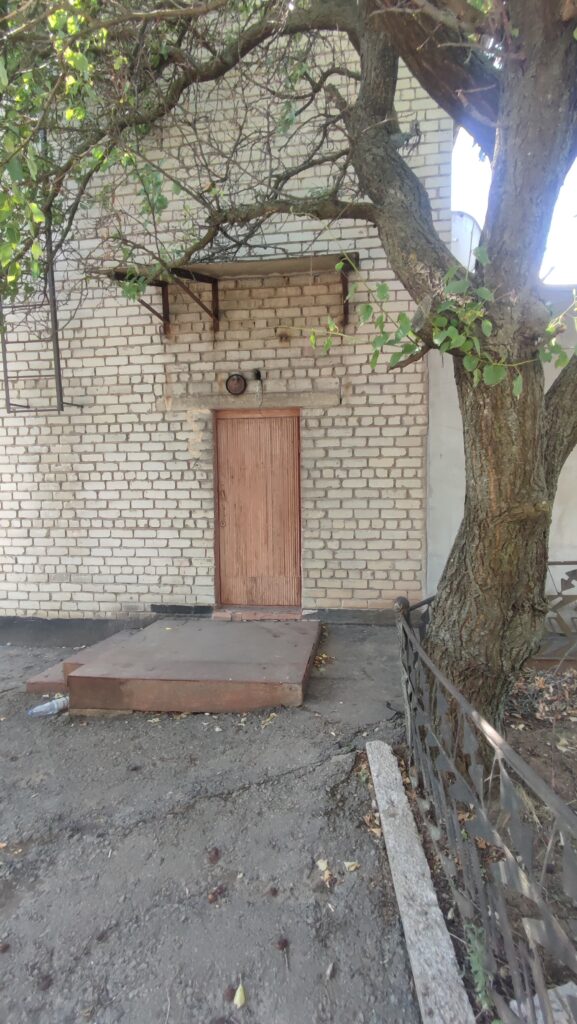 №865 Продается добротный дом в г. Алчевске, Карпаты