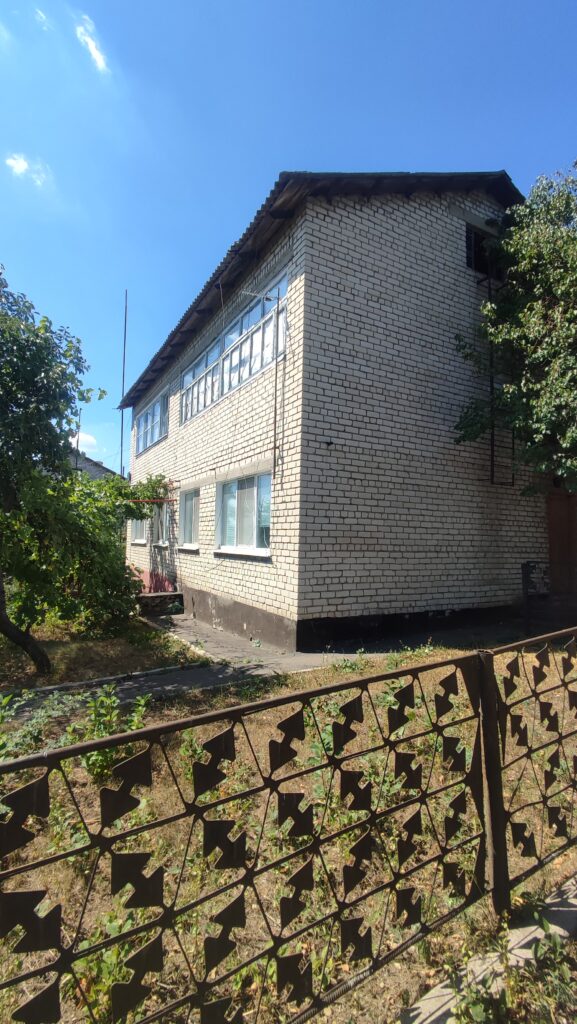 Фото №865 Продается добротный дом в г. Алчевске, Карпаты