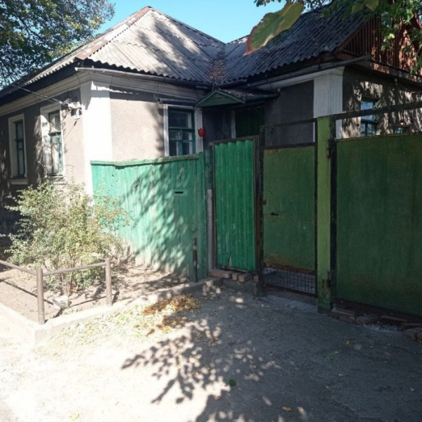 Фото Продам полдома р-н ж/д больницы, общая площадь всего дома 77 кВ м., два входа