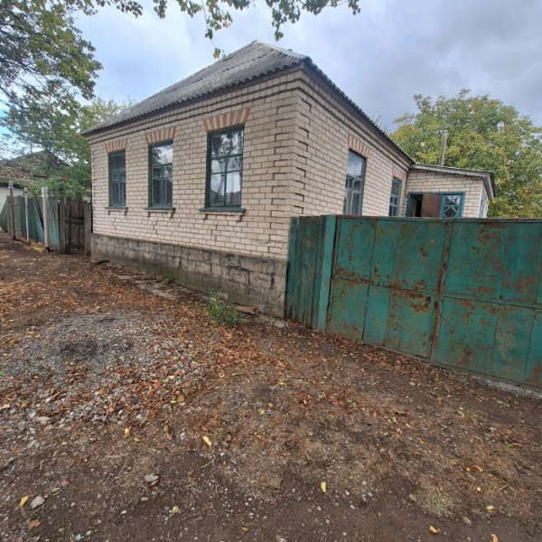 Продам дом в городе Луганск поселок Тепличное