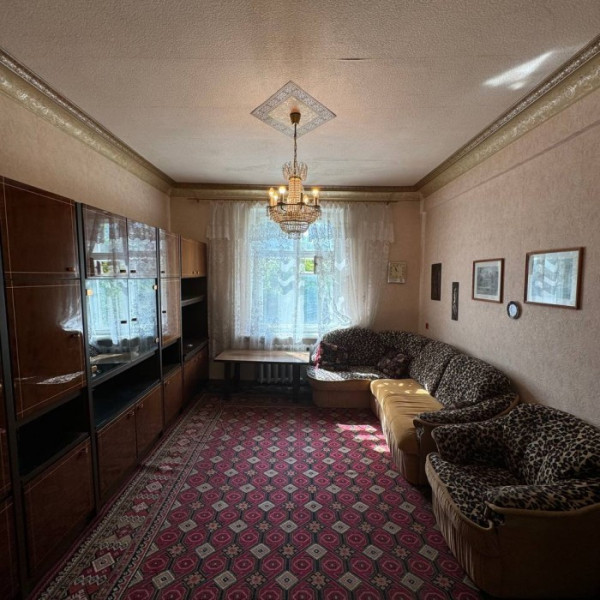 Продам 2-х комнатную квартиру в самом центре г. Луганск, ул. 15-я Линия