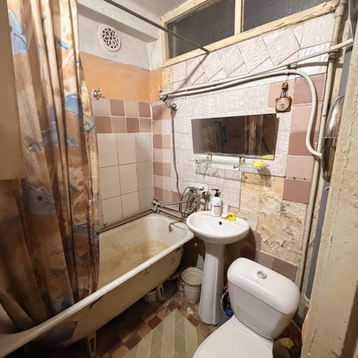 Фото Продам 2- к. квартиру 44 кв. м. , г. Луганск, кв. Ватутина (р- н кафе Арарат).