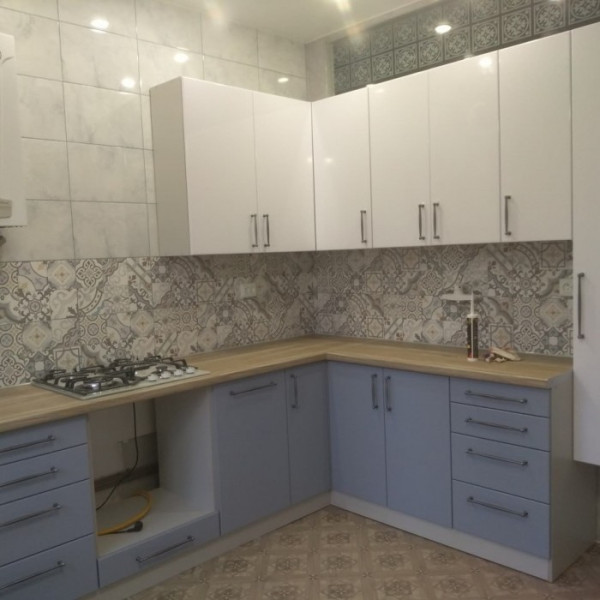 Продам 4-х комн квартиру с АО в г. Луганск городок ОР