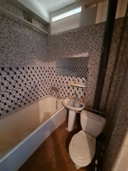 Фото 1к+2к под коммерческую недвижимость г. Алчевск #1048