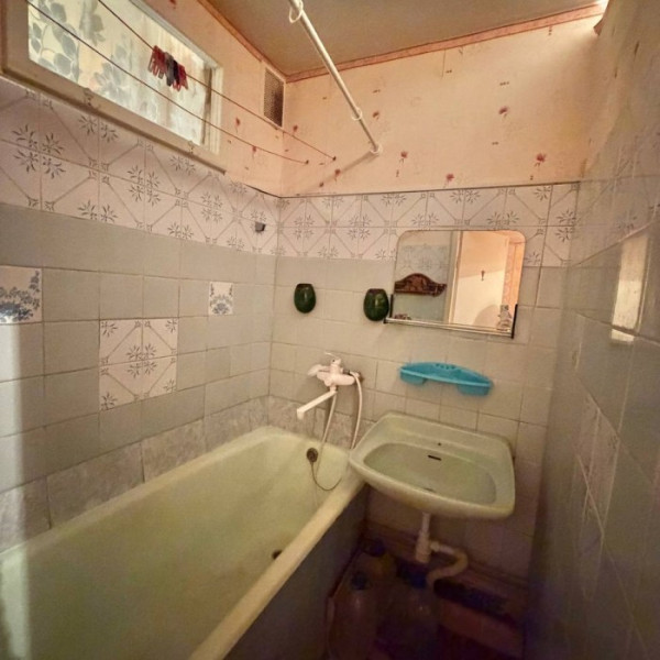 Фото Продам 2-комн. кв. Комарова, р-н СМ Семья