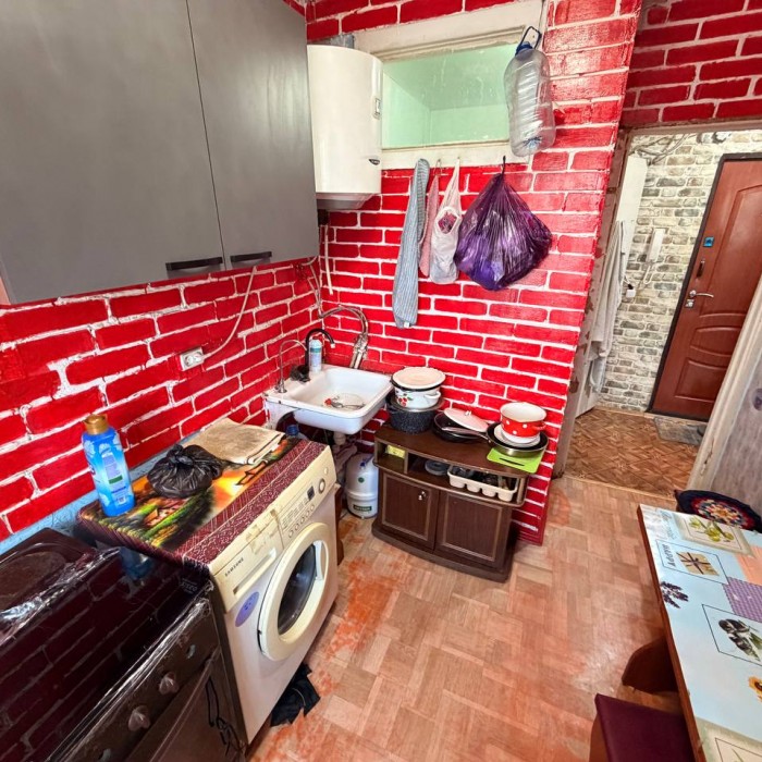 Фото Продам 1- к квартиру (малосемейка) 25 кв. м. , Луганск кв. Восточный (р- н кольца кв. 50 летия Октября).