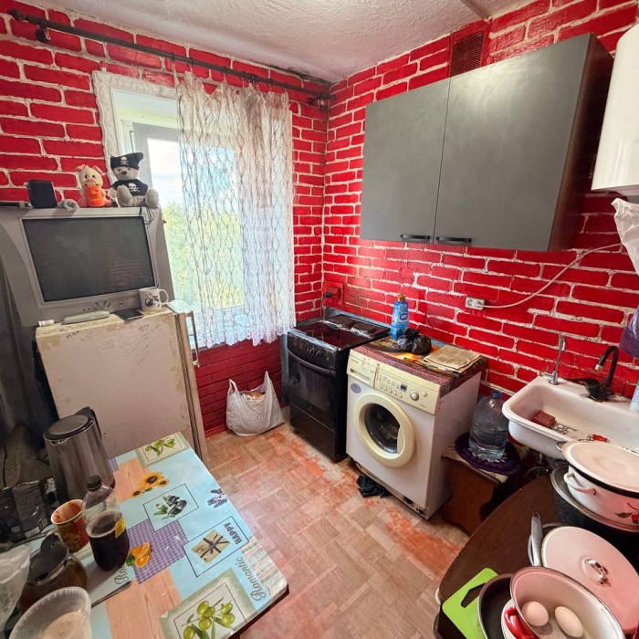 Продам 1- к квартиру (малосемейка) 25 кв. м. , Луганск кв. Восточный (р- н кольца кв. 50 летия Октября).