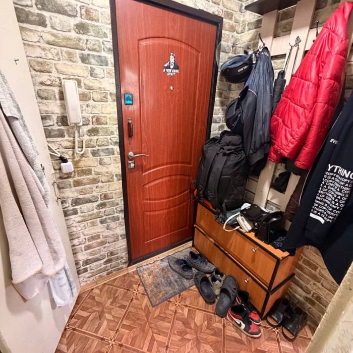 Фото Продам 1- к квартиру (малосемейка) 25 кв. м. , Луганск кв. Восточный (р- н кольца кв. 50 летия Октября).
