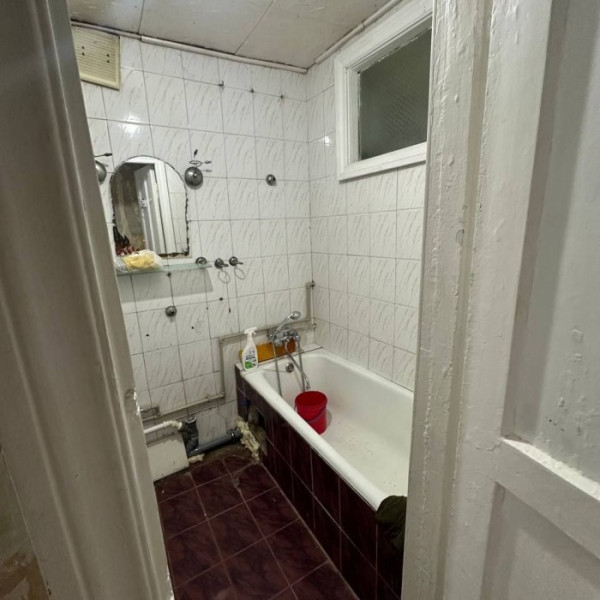 Фото Продам 3-х комнатную квартиру на кв. Луганский 1/5 эт. общ. 57 кв. м. ( рядом со спортинтернатом)