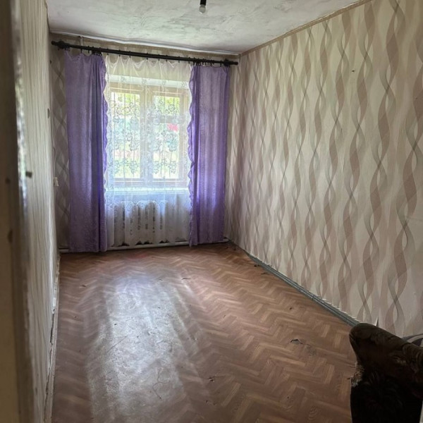 Фото Продам 3-х комнатную квартиру на кв. Луганский 1/5 эт. общ. 57 кв. м. ( рядом со спортинтернатом)