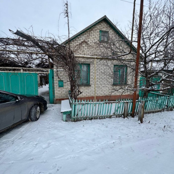 Продам дом в Станично-Луганском районе с. Николаевка, (до г. Луганска 10 минут на авто),.