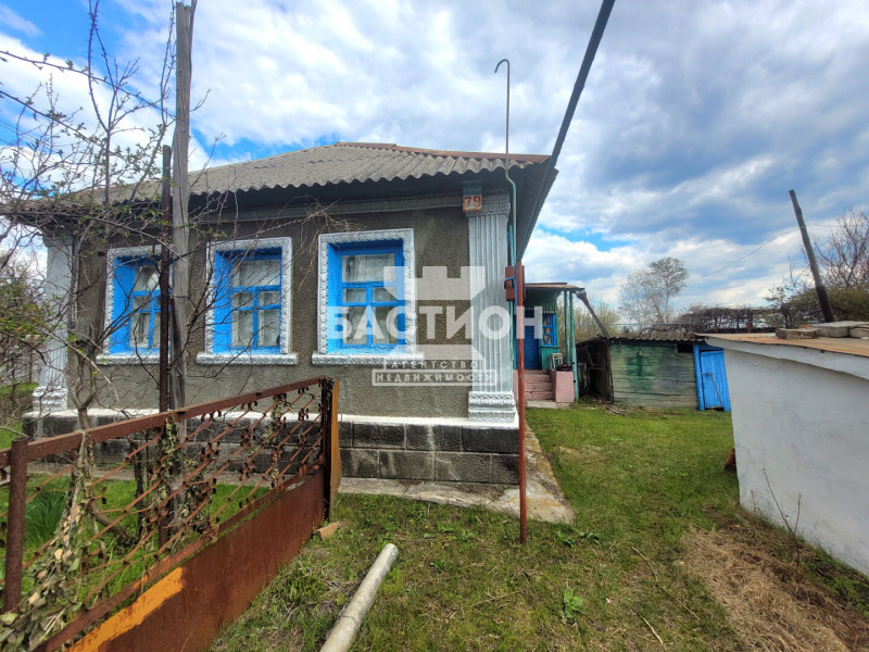 Фото Дом, Россия Муниципальный округ Станично Луганский , село Валуйское улица Октябрьская ID:1917200