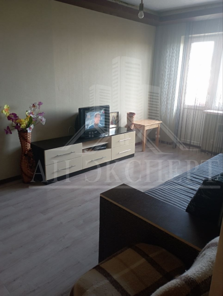 Сдам посуточно 1 комнатную квартиру в Стаханове (ул. Н. Курченко)