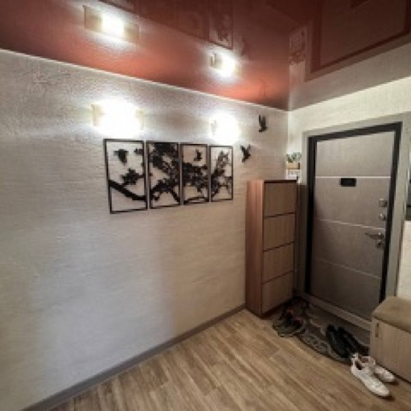 Продам 2к квартиру на кв.Сазонова, 2/5эт, 56м2