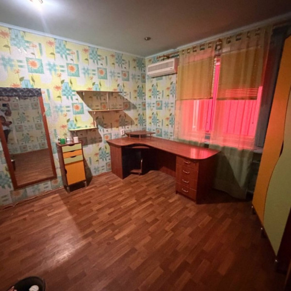 Фото Продам 3- х комн. квартиру 74 кв. м. (перепланированную в 4- комн. ), в Луганске на кв. Южный (р- н СМ Максим)