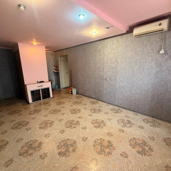 Фото Продам 3- х комн. квартиру 74 кв. м. (перепланированную в 4- комн. ), в Луганске на кв. Южный (р- н СМ Максим)