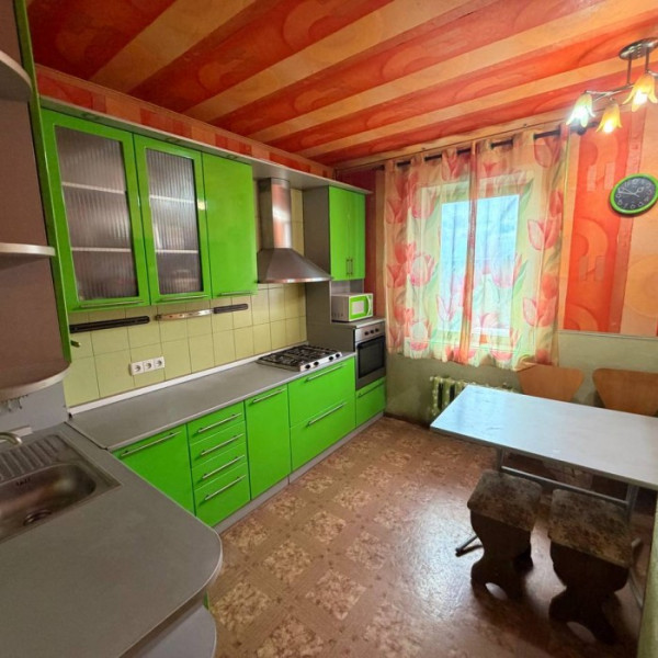 Фото Продам 3- х комн. квартиру 74 кв. м. (перепланированную в 4- комн. ), в Луганске на кв. Южный (р- н СМ Максим)