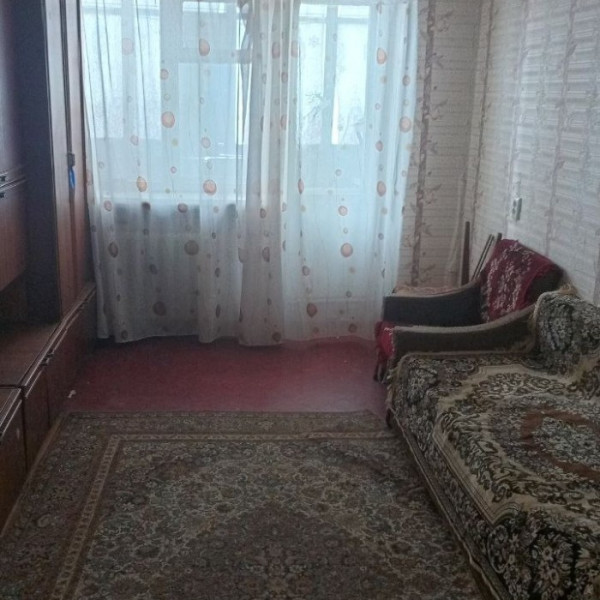 Продам трёхкомнатную квартиру на кв. Дружба