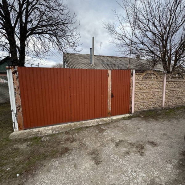 Фото Продам дом квартирного типа, в Станице Луганской по ул. Чехова