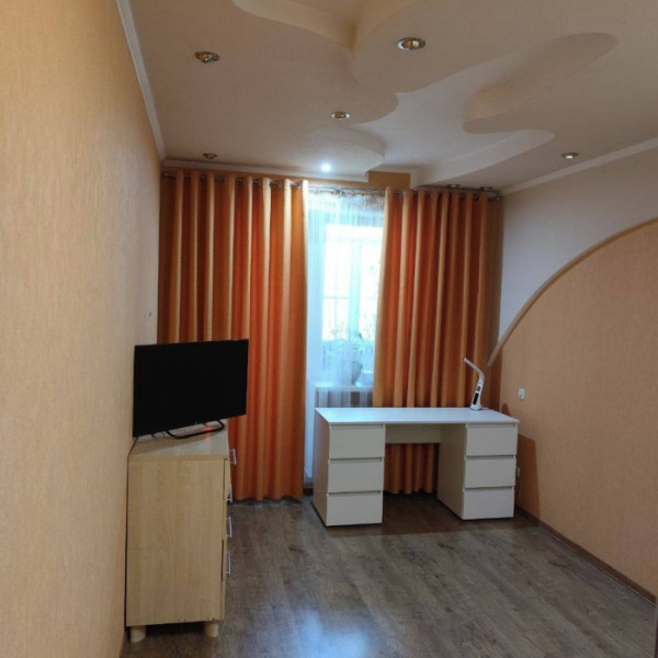 Фото Продам трёхкомнатную квартиру , кв. Ленинского Комсомола