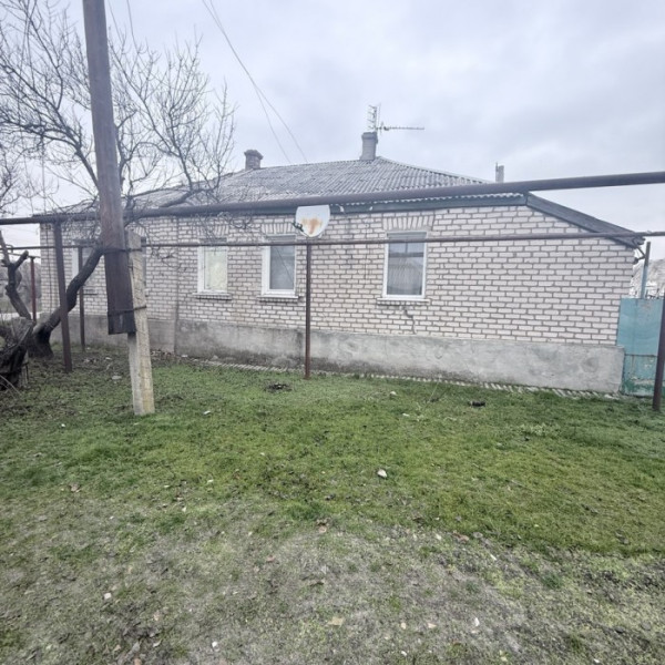 Фото Продам дом в центре Станицы Луганской, площадь 99 кв.м.