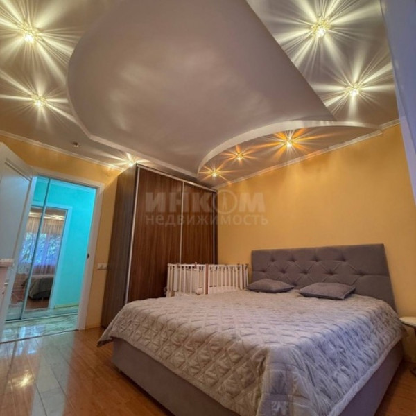 Продам 2к квартиру на кв. Якира 3/9эт