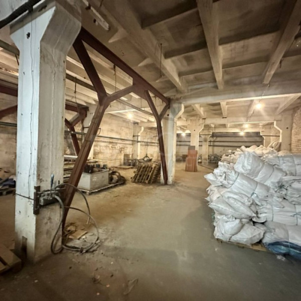 Фото Продам промышленное здание 11 305 м2 в городе Луганск район Околицы