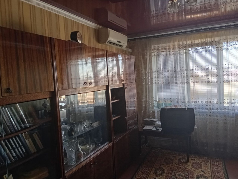 Продаётся 2-комнатная квартира в городе Брянка, микрорайон 4, дом 36.