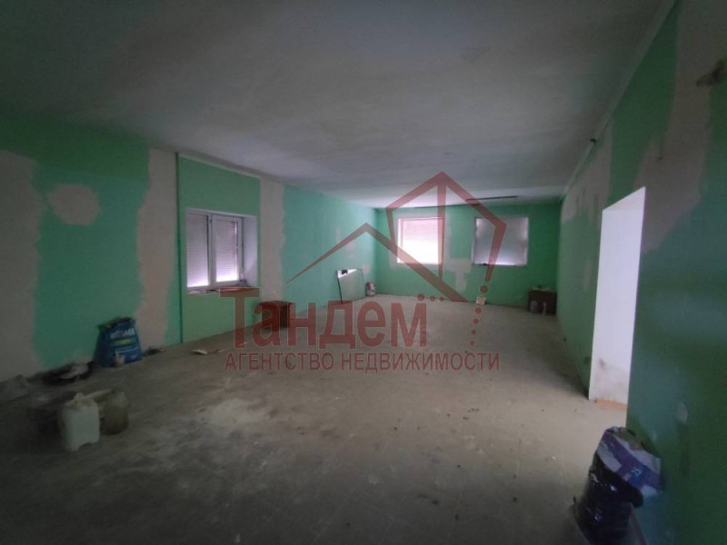 Фото Продажа нежилого помещения 301 м² в Луганске на перекрёстке, угловое здание - Объект №25