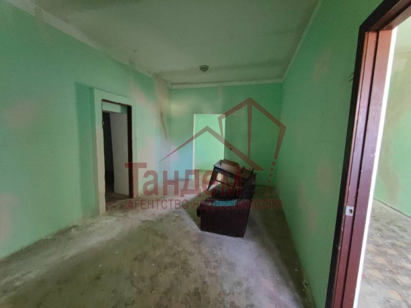 Фото Продажа нежилого помещения 301 м² в Луганске на перекрёстке, угловое здание - Объект №25