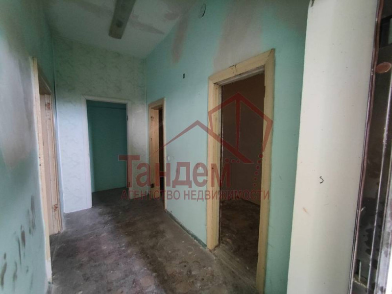 Фото Продажа нежилого помещения 301 м² в Луганске на перекрёстке, угловое здание - Объект №25