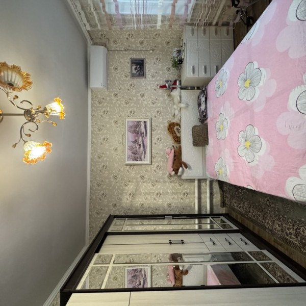 Продам 2 дома на одном участке район 27 школы