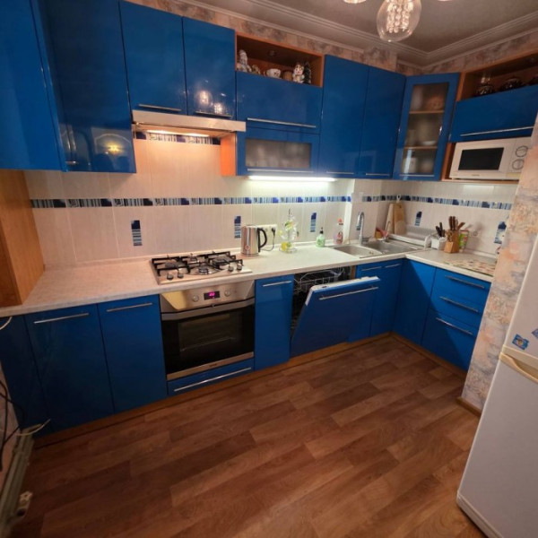 Продам 4-х комн квартиру с АО в г. Луганск кв. Мирный