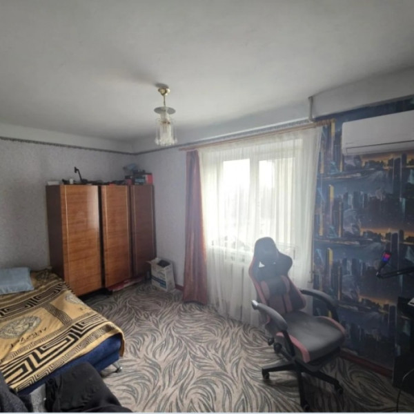 Фото № 7173 Продам 2х комн. квартиру в р-не маг. "Светлана"