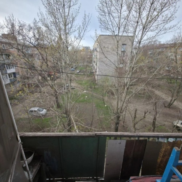 Фото № 7173 Продам 2х комн. квартиру в р-не маг. "Светлана"